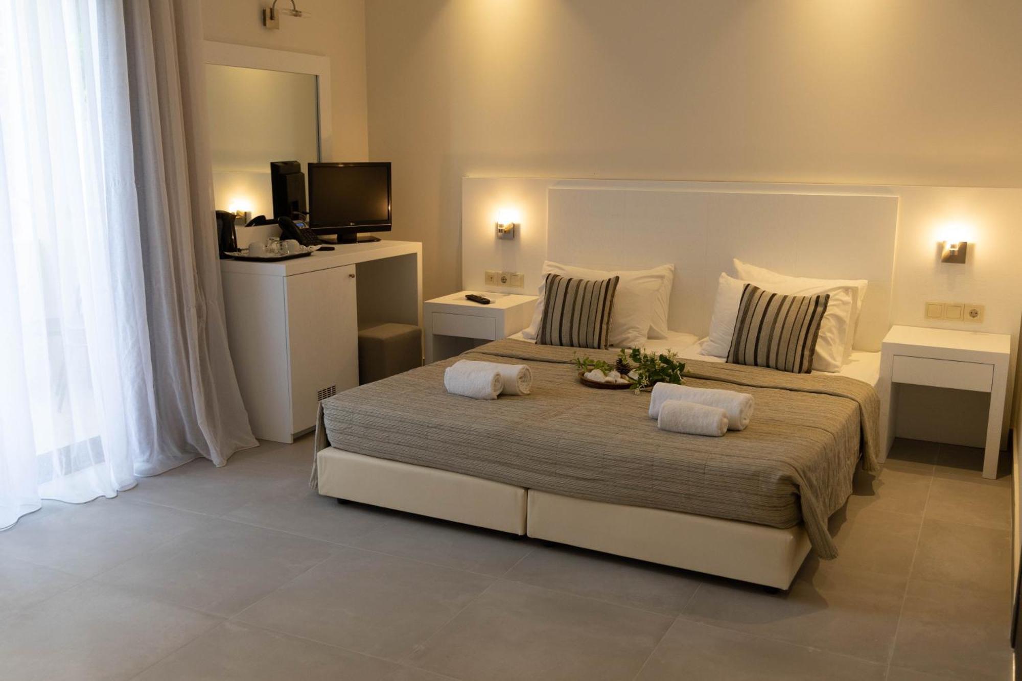 Eva Mare Hotel & Suites - Adults Only Agia Pelagia  Esterno foto