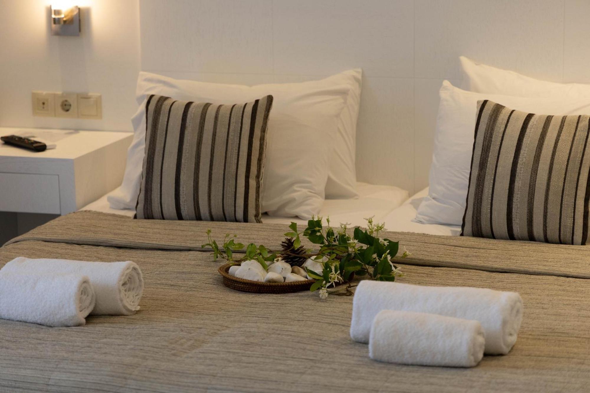 Eva Mare Hotel & Suites - Adults Only Agia Pelagia  Esterno foto
